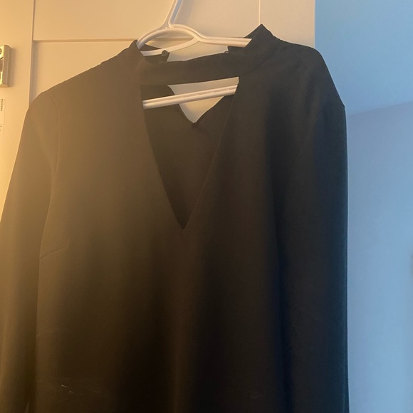 High neck cut out long sleeve blouse - Picture 3 of 3